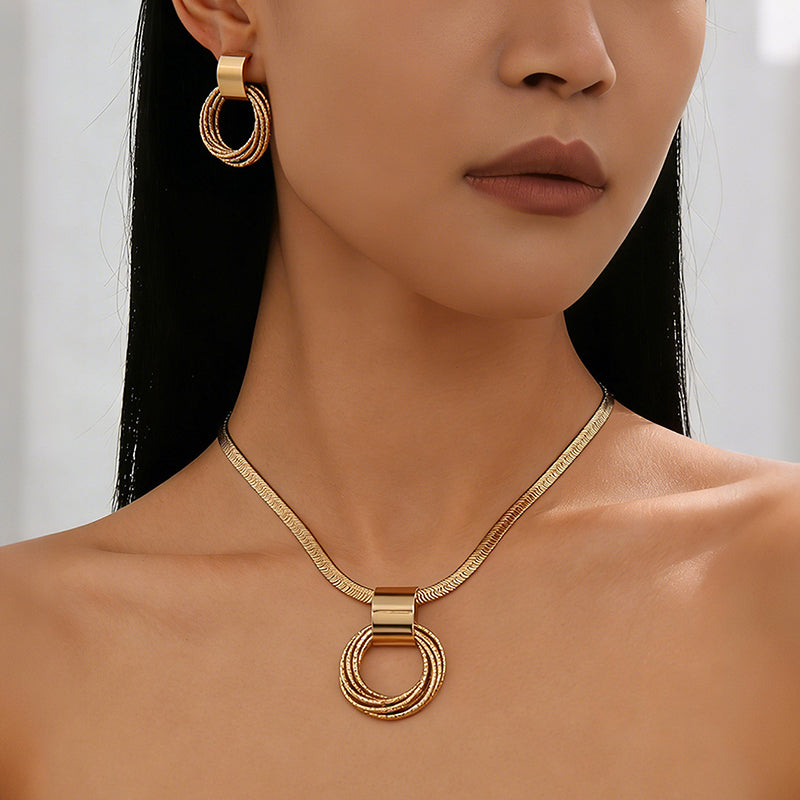 ✨ Комплект колие и обици „Modern Chic“: Стилни бижута – На склад! 💎