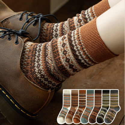 🧦 Socken im Retro-Ethno-Stil
