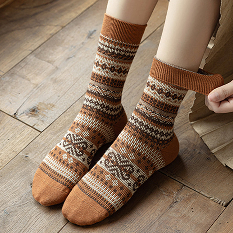 🧦 Socken im Retro-Ethno-Stil
