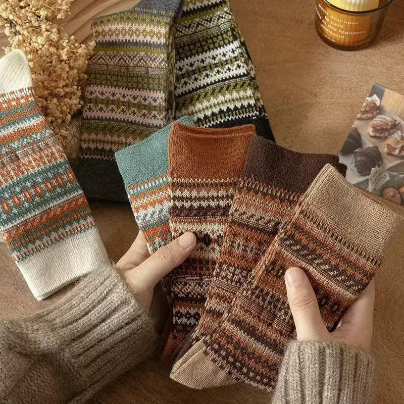 🧦 Socken im Retro-Ethno-Stil