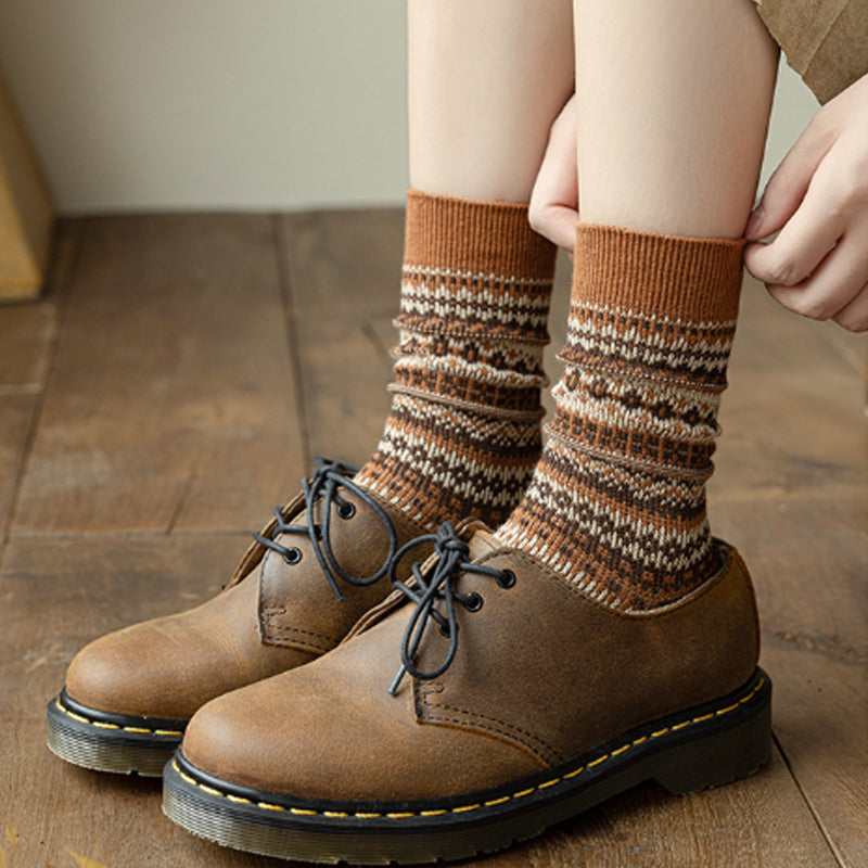 🧦 Socken im Retro-Ethno-Stil
