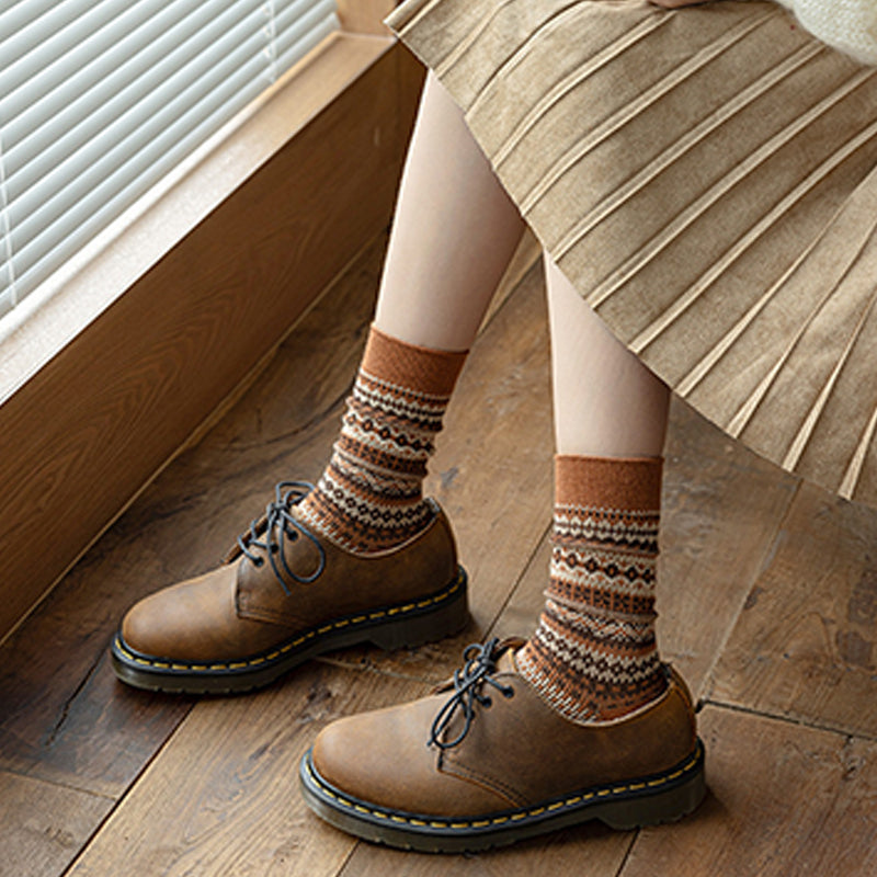 🧦 Socken im Retro-Ethno-Stil